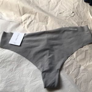 NWT Calvin Klein Invisibles Thong Gray M